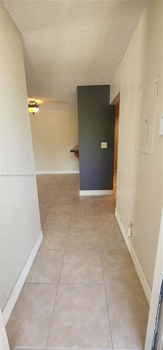 For Sale: $255,000 (1 beds, 1 baths, 843 Square Feet)