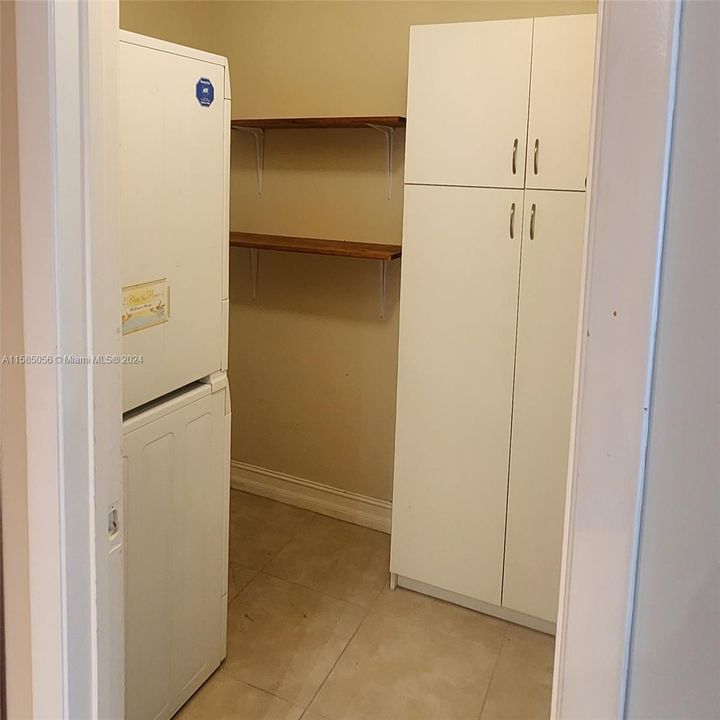 Activo con contrato: $255,000 (1 camas, 1 baños, 843 Pies cuadrados)