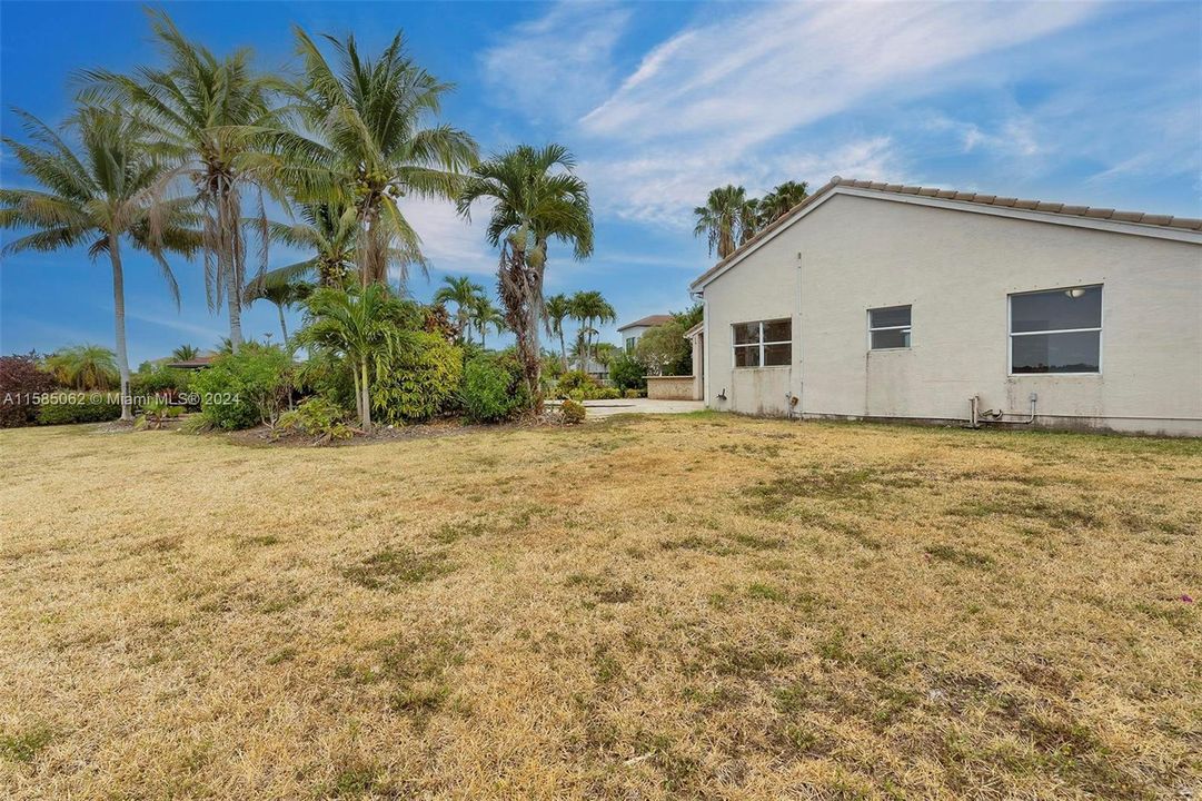 Active With Contract: $1,100,000 (5 beds, 3 baths, 2844 Square Feet)