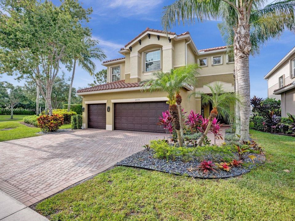 Recently Sold: $1,050,000 (6 beds, 5 baths, 3976 Square Feet)