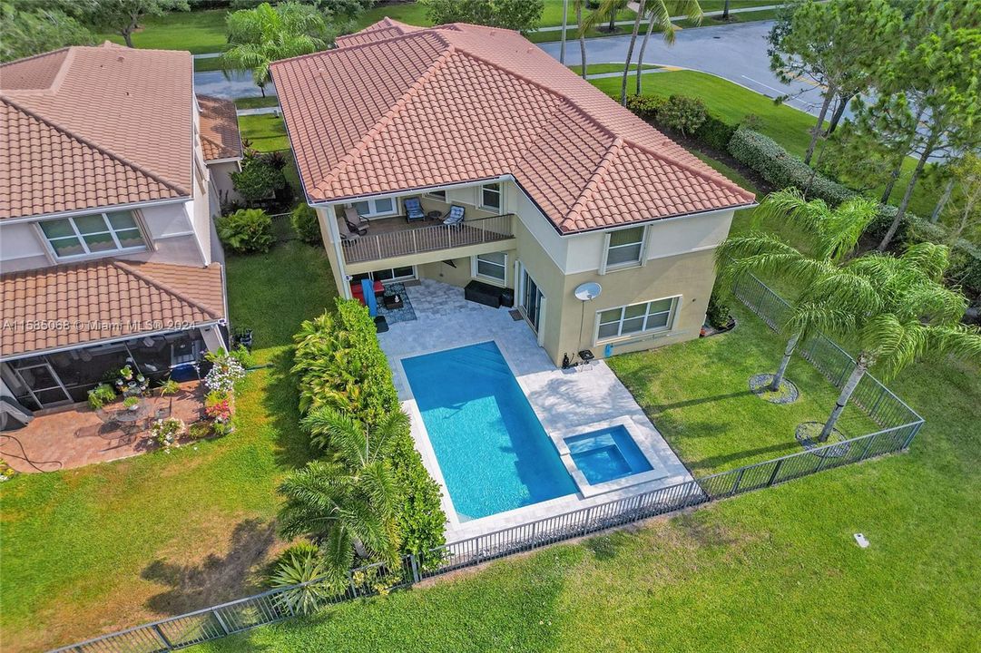 Vendido Recientemente: $1,050,000 (6 camas, 5 baños, 3976 Pies cuadrados)