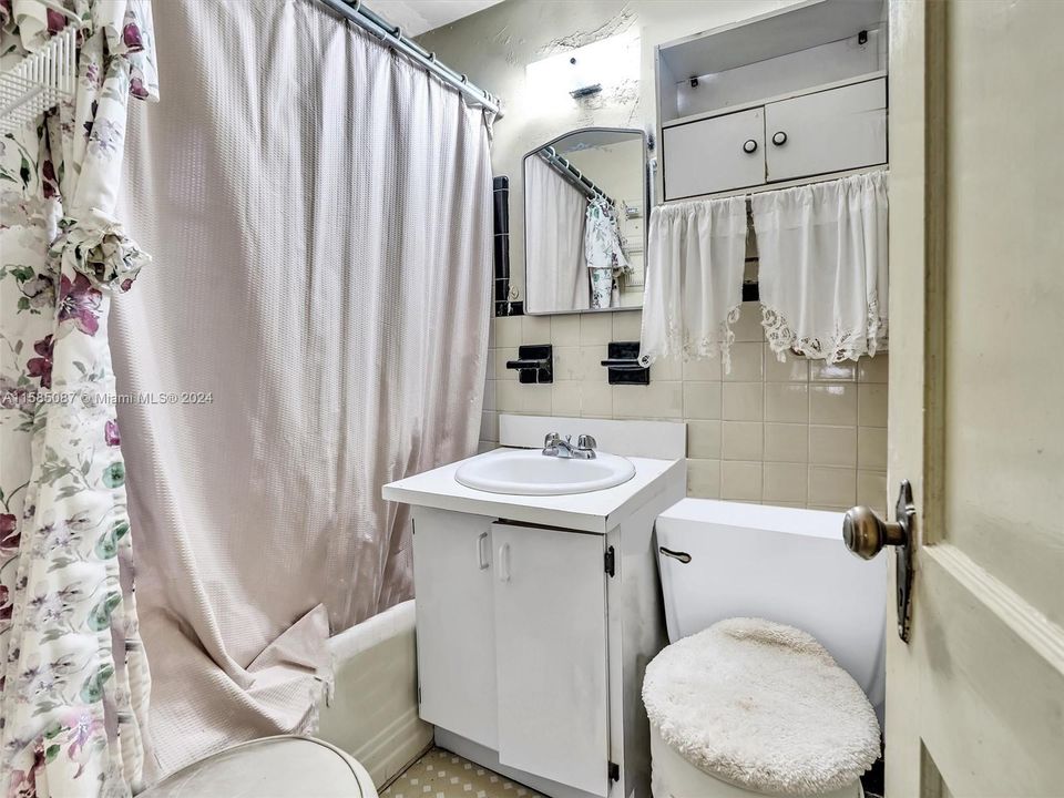 待售: $465,000 (5 贝兹, 2 浴室, 2069 平方英尺)