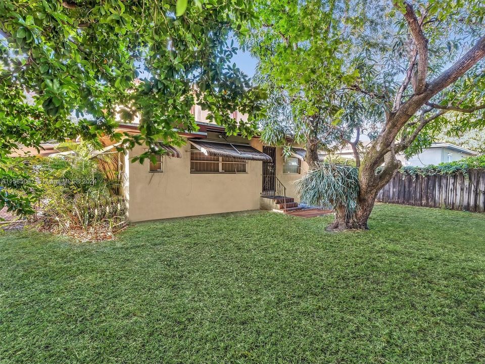 For Sale: $465,000 (5 beds, 2 baths, 2069 Square Feet)