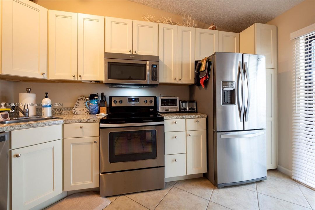 Recently Sold: $299,900 (2 beds, 2 baths, 1316 Square Feet)