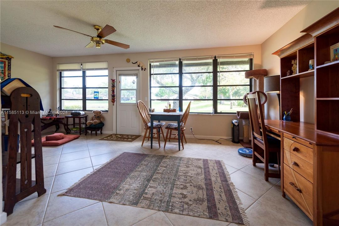 Recently Sold: $299,900 (2 beds, 2 baths, 1316 Square Feet)