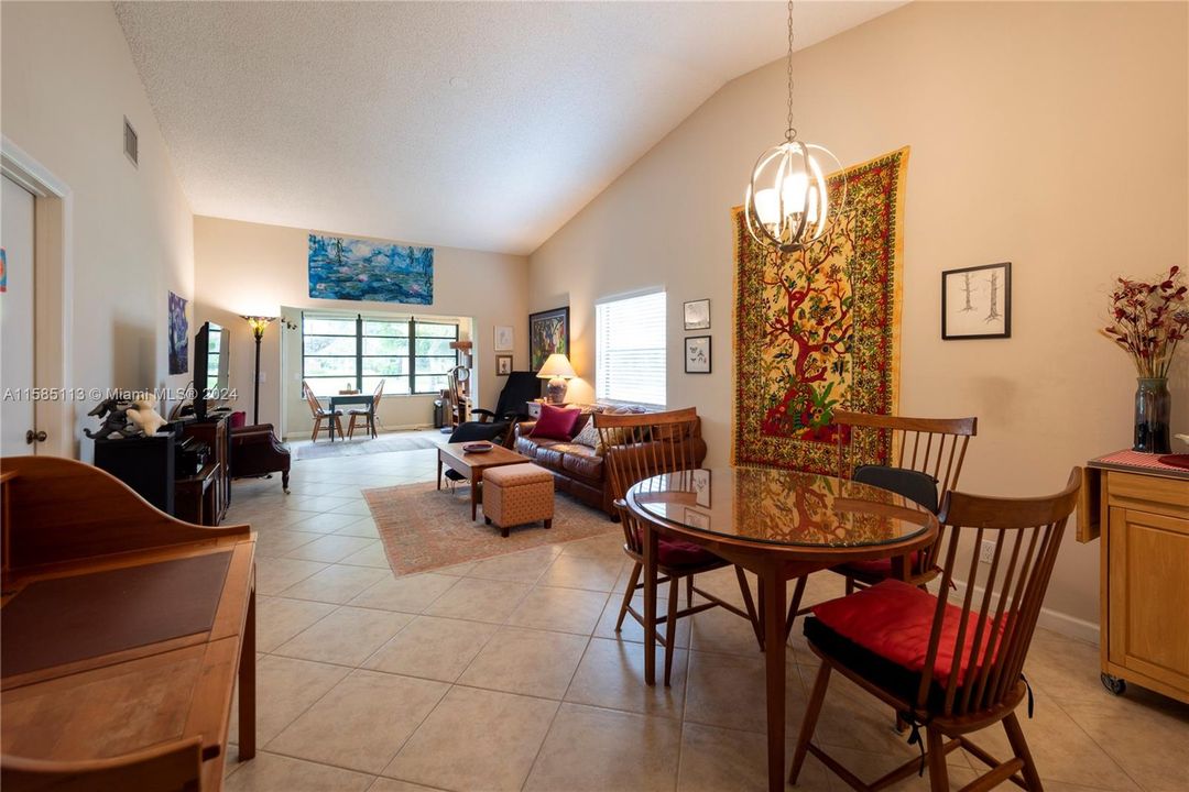 Recently Sold: $299,900 (2 beds, 2 baths, 1316 Square Feet)