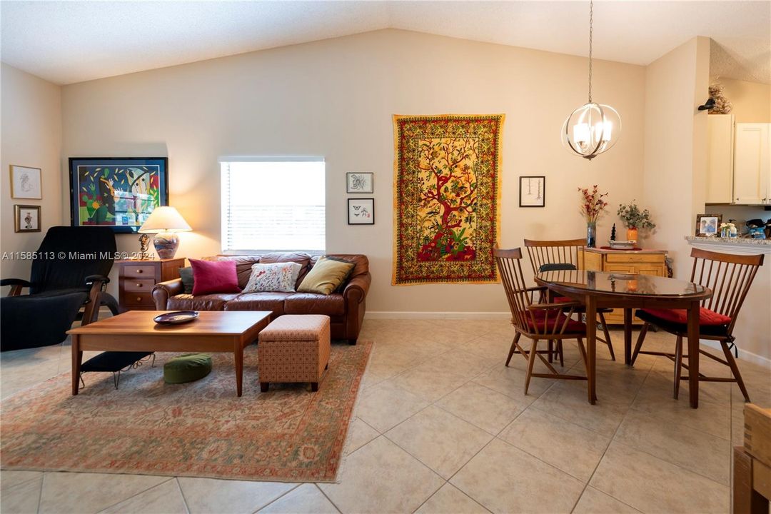 Recently Sold: $299,900 (2 beds, 2 baths, 1316 Square Feet)