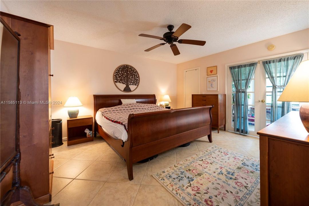 Recently Sold: $299,900 (2 beds, 2 baths, 1316 Square Feet)