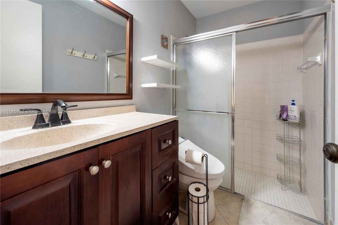 Recently Sold: $299,900 (2 beds, 2 baths, 1316 Square Feet)