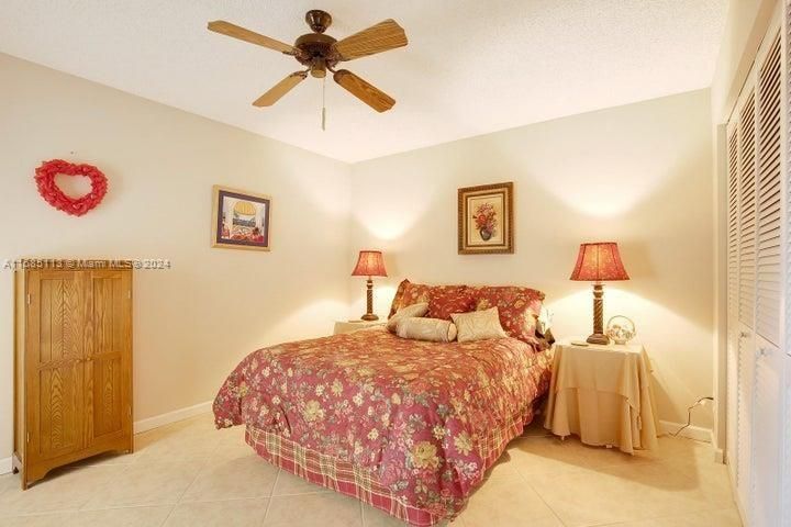 Recently Sold: $299,900 (2 beds, 2 baths, 1316 Square Feet)