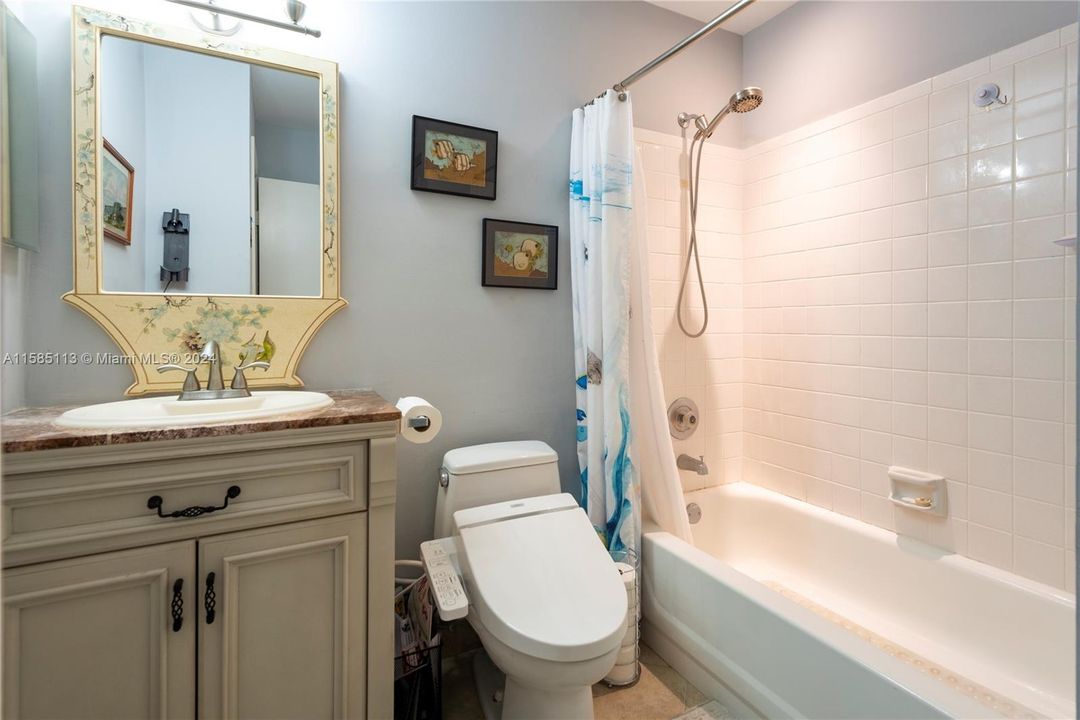 Recently Sold: $299,900 (2 beds, 2 baths, 1316 Square Feet)