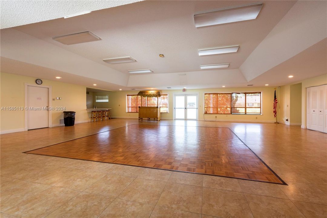 Recently Sold: $299,900 (2 beds, 2 baths, 1316 Square Feet)