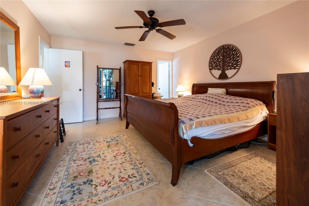 Recently Sold: $299,900 (2 beds, 2 baths, 1316 Square Feet)