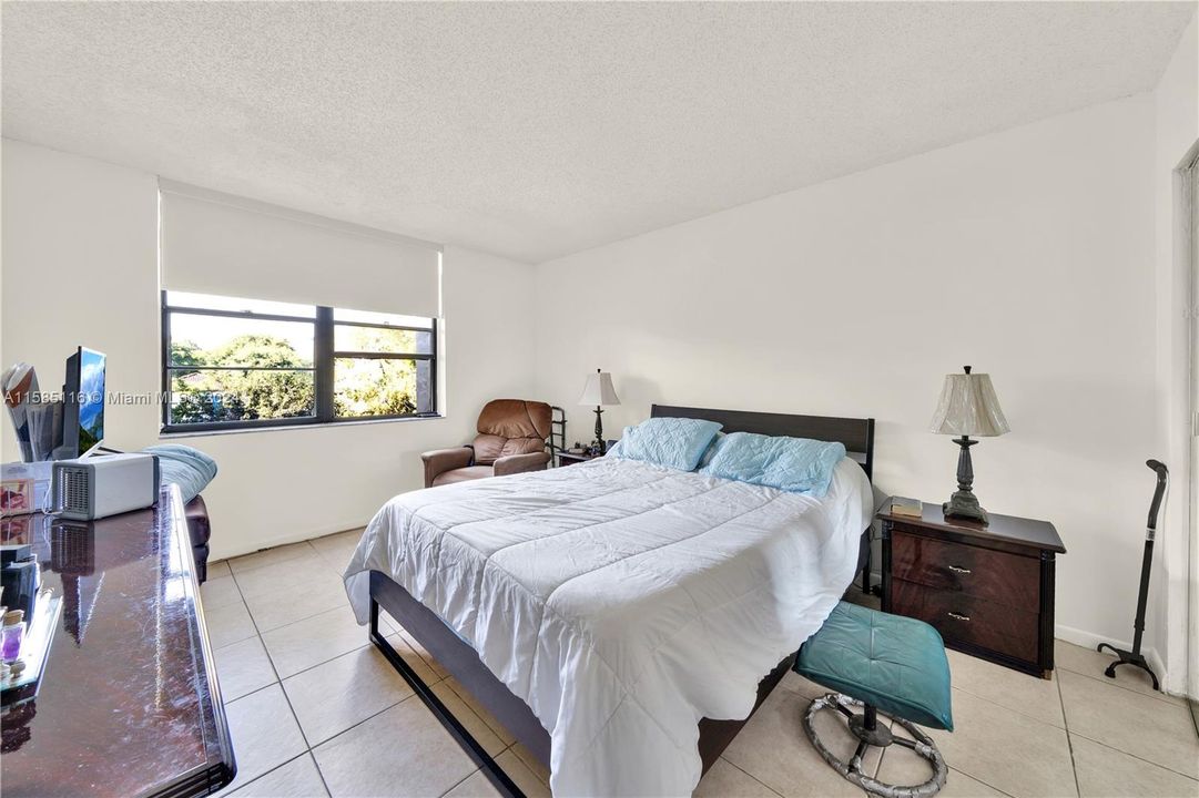 Recently Sold: $255,000 (1 beds, 1 baths, 727 Square Feet)