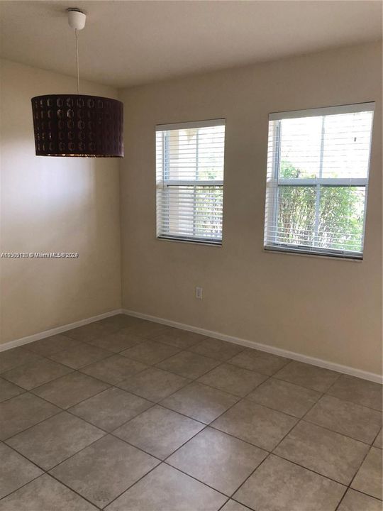 For Rent: $3,199 (3 beds, 2 baths, 1227 Square Feet)