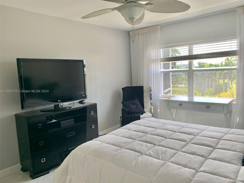 For Sale: $439,900 (2 beds, 2 baths, 1150 Square Feet)