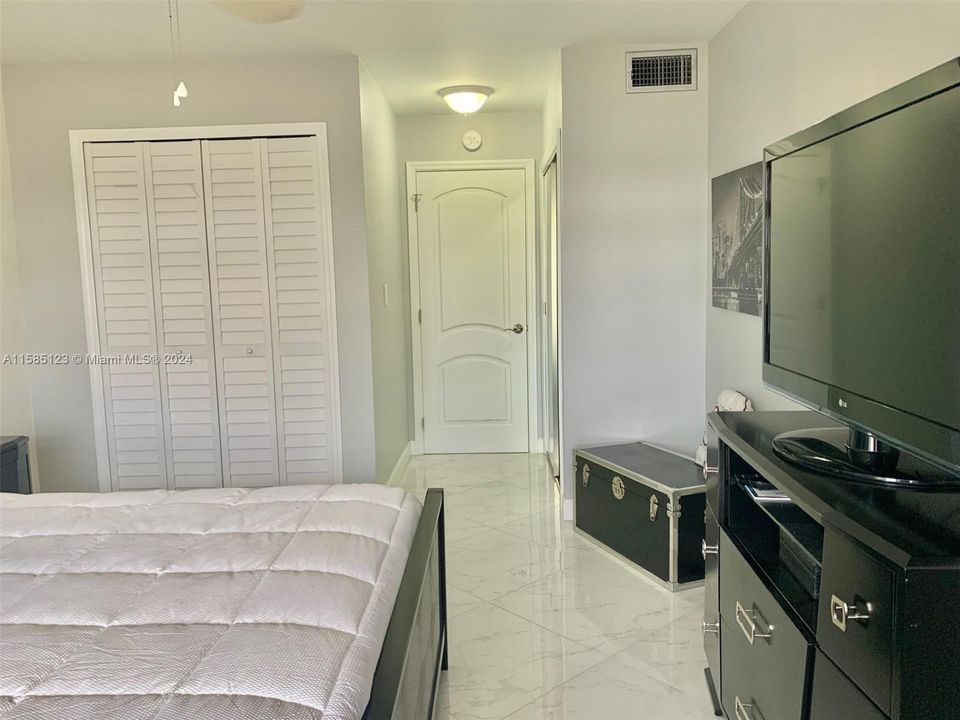 For Sale: $439,900 (2 beds, 2 baths, 1150 Square Feet)