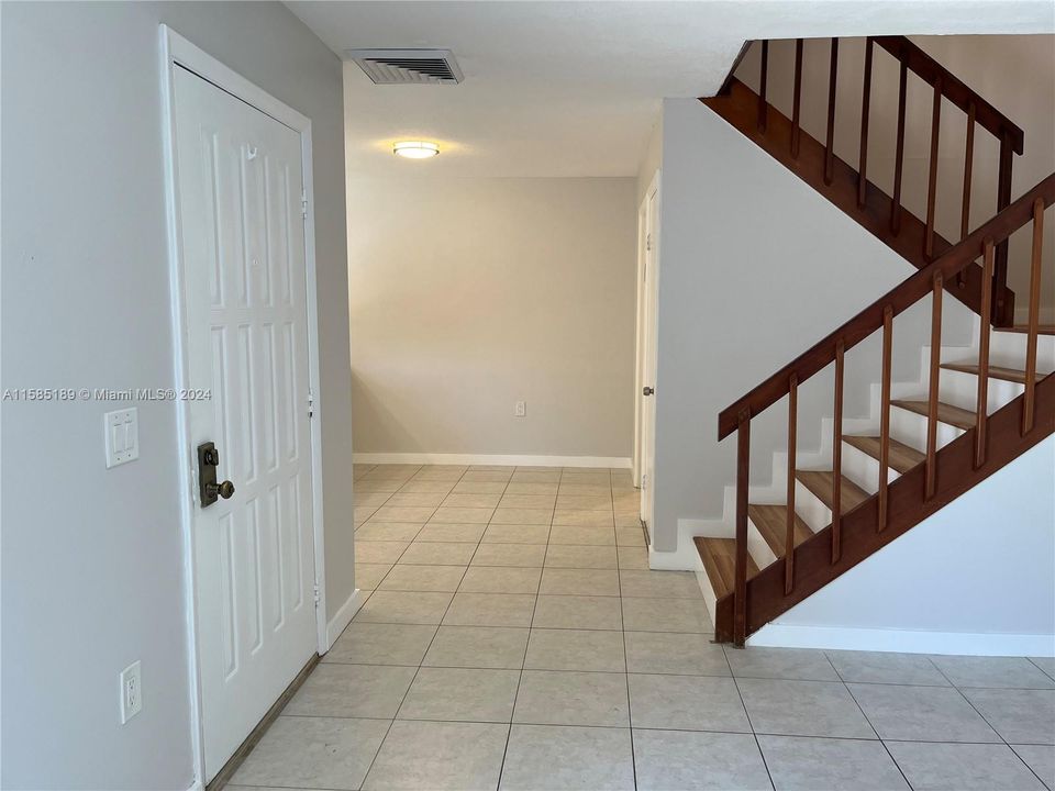 Active With Contract: $2,600 (2 beds, 2 baths, 1422 Square Feet)