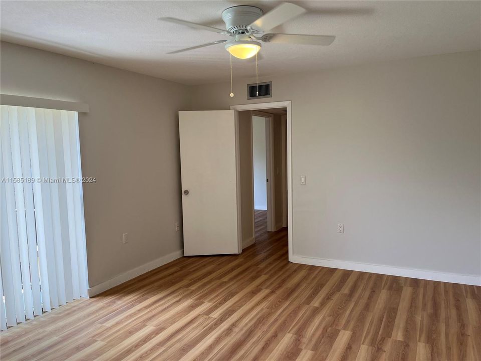 Active With Contract: $2,600 (2 beds, 2 baths, 1422 Square Feet)