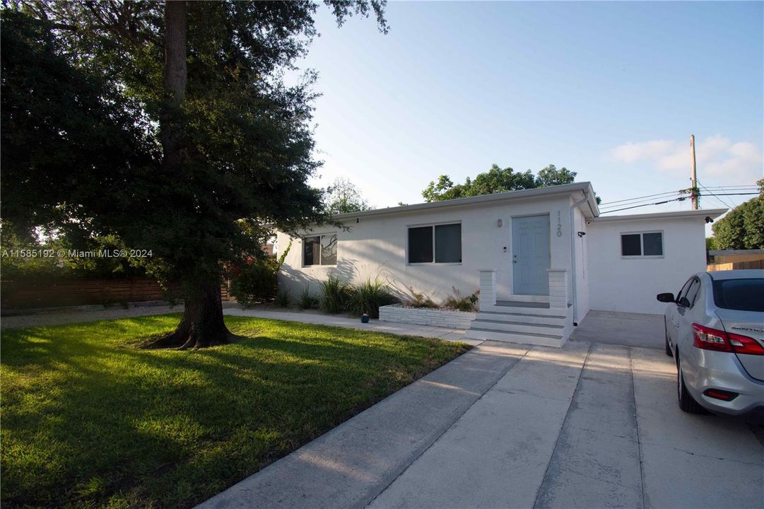 Recently Sold: $440,000 (2 beds, 1 baths, 900 Square Feet)