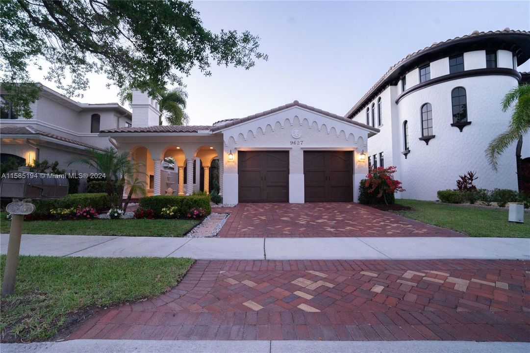 Recently Sold: $1,099,999 (3 beds, 3 baths, 2282 Square Feet)