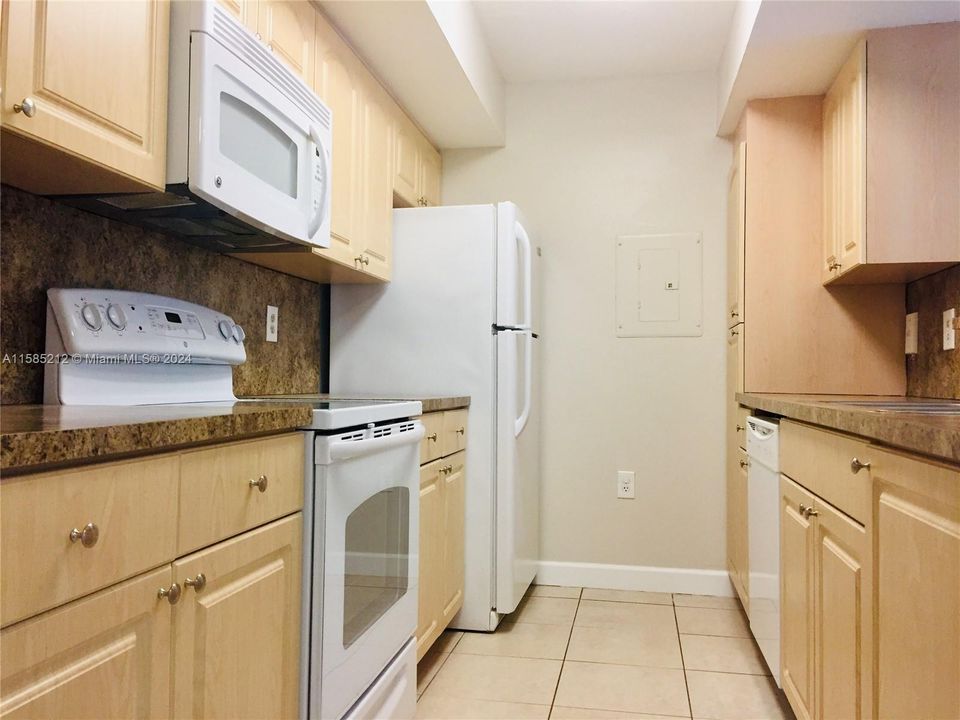 Recently Rented: $2,450 (2 beds, 2 baths, 1053 Square Feet)