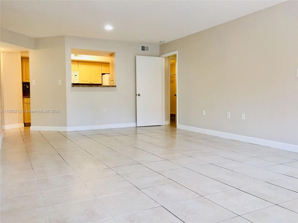 Recently Rented: $2,450 (2 beds, 2 baths, 1053 Square Feet)