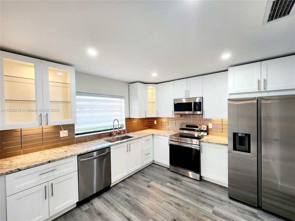 For Sale: $359,000 (2 beds, 2 baths, 1400 Square Feet)