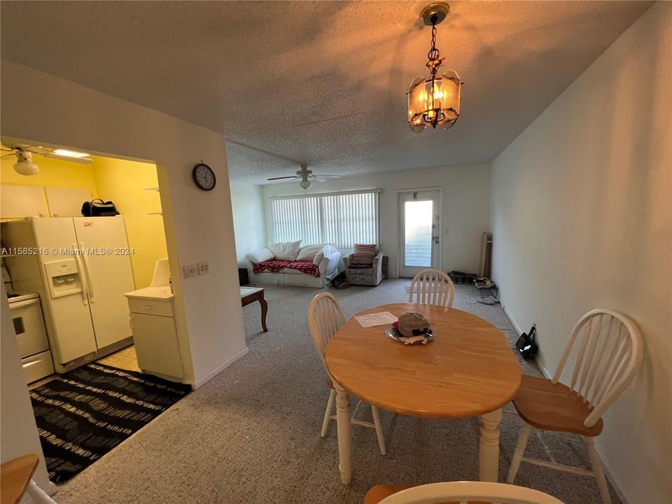 For Sale: $121,000 (1 beds, 1 baths, 719 Square Feet)