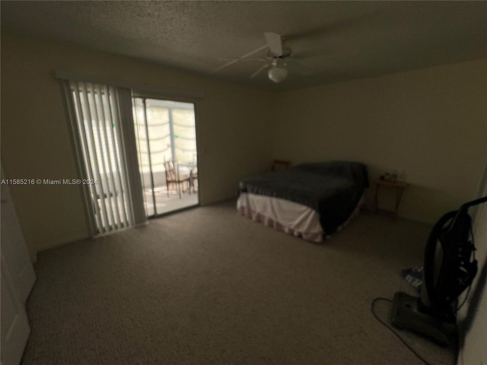 For Sale: $121,000 (1 beds, 1 baths, 719 Square Feet)