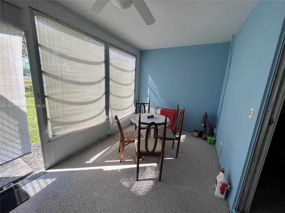 For Sale: $121,000 (1 beds, 1 baths, 719 Square Feet)