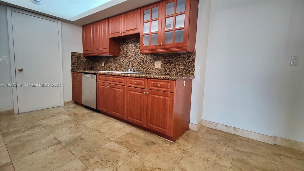 En Venta: $245,000 (2 camas, 3 baños, 1950 Pies cuadrados)