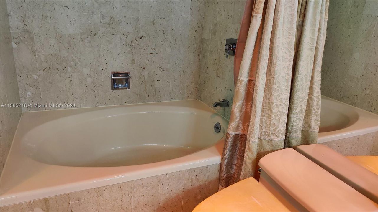 待售: $185,000 (2 贝兹, 3 浴室, 1950 平方英尺)