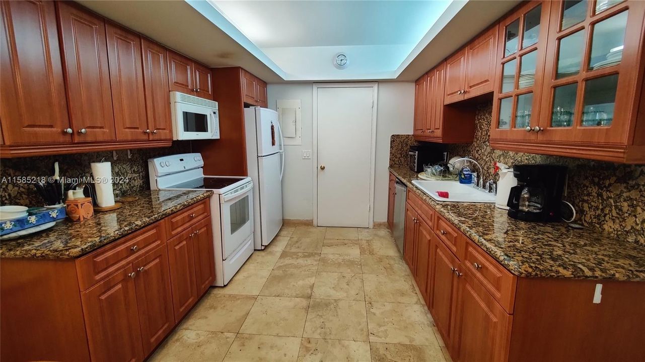 For Sale: $185,000 (2 beds, 3 baths, 1950 Square Feet)