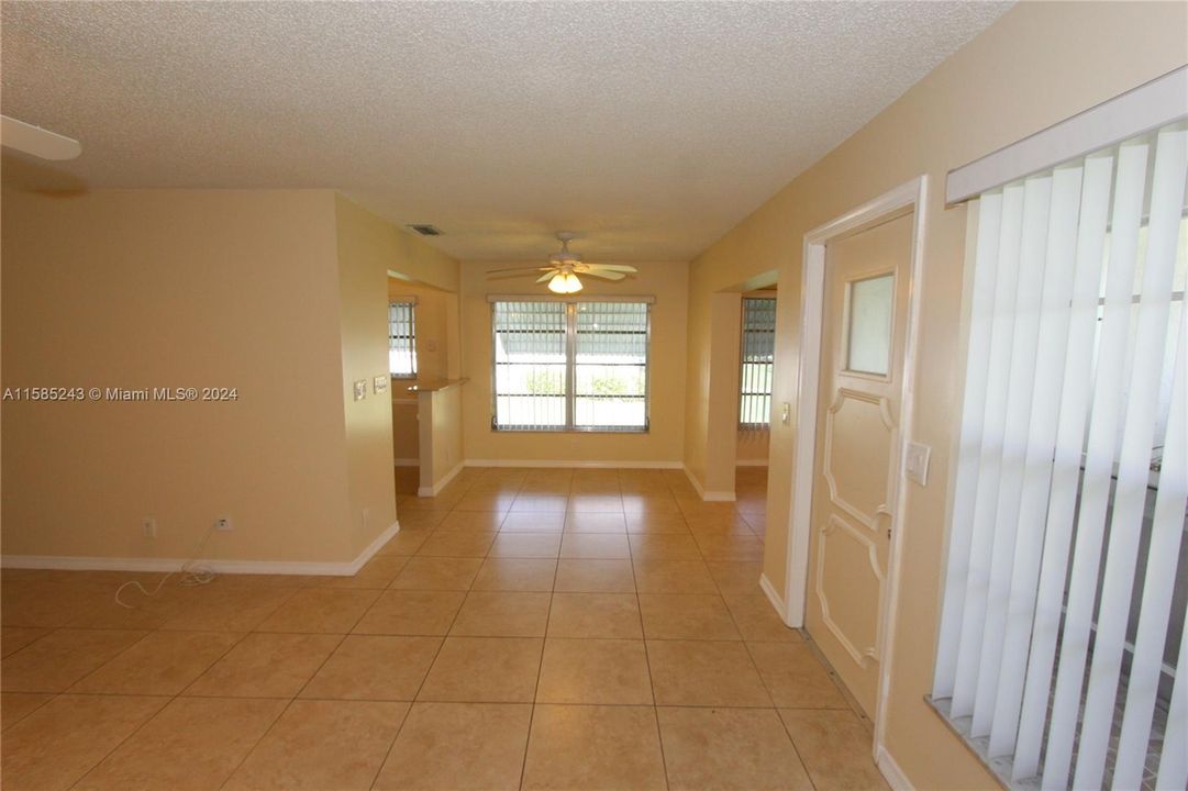 For Sale: $280,000 (2 beds, 2 baths, 1114 Square Feet)