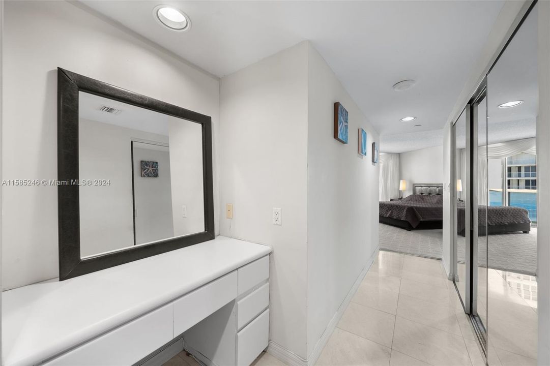 For Sale: $916,000 (1 beds, 2 baths, 1260 Square Feet)