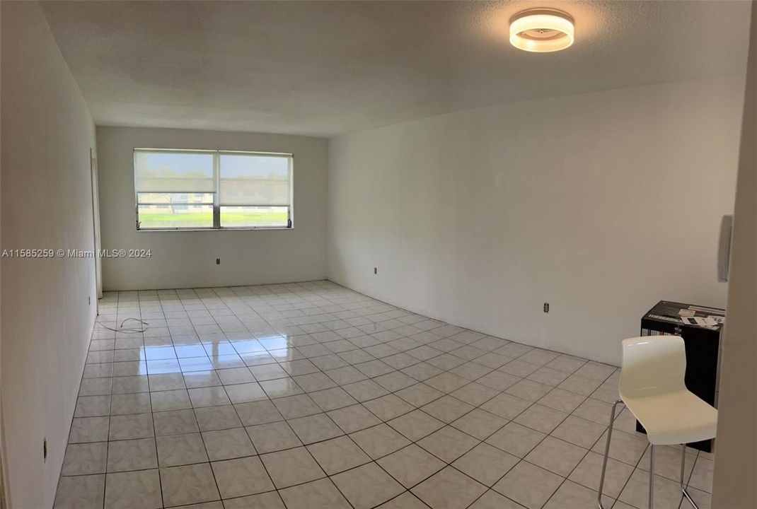 For Rent: $1,800 (1 beds, 1 baths, 800 Square Feet)