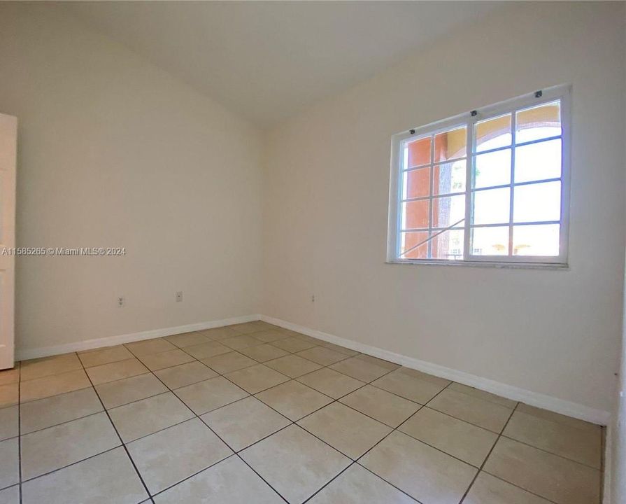 Active With Contract: $2,200 (2 beds, 2 baths, 910 Square Feet)