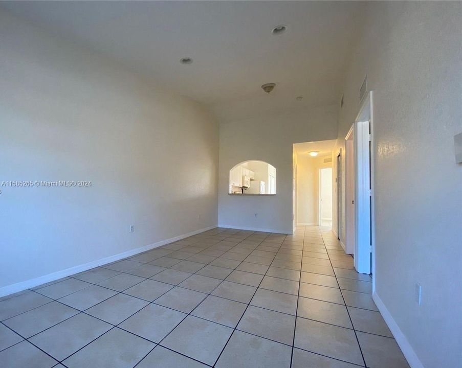 Active With Contract: $2,200 (2 beds, 2 baths, 910 Square Feet)