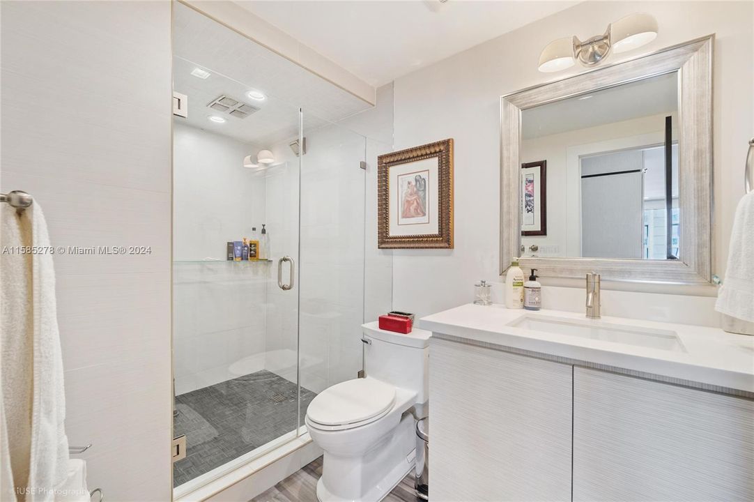 For Sale: $689,000 (1 beds, 1 baths, 932 Square Feet)