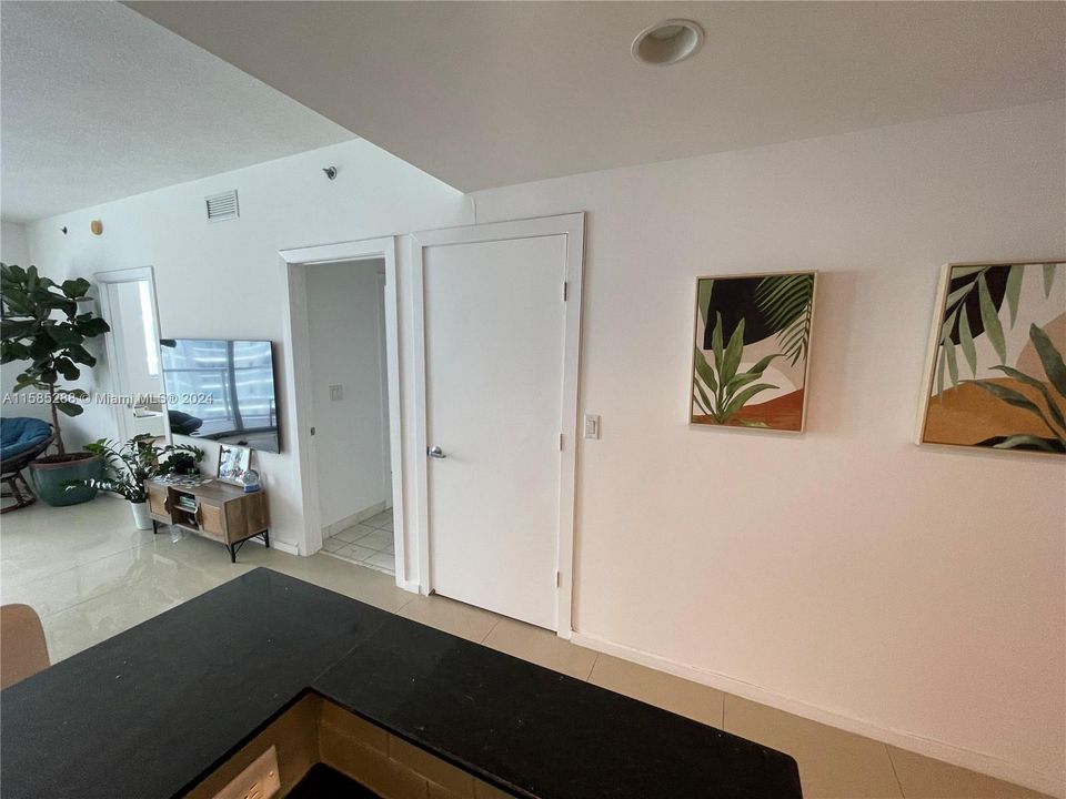For Rent: $3,100 (1 beds, 1 baths, 945 Square Feet)