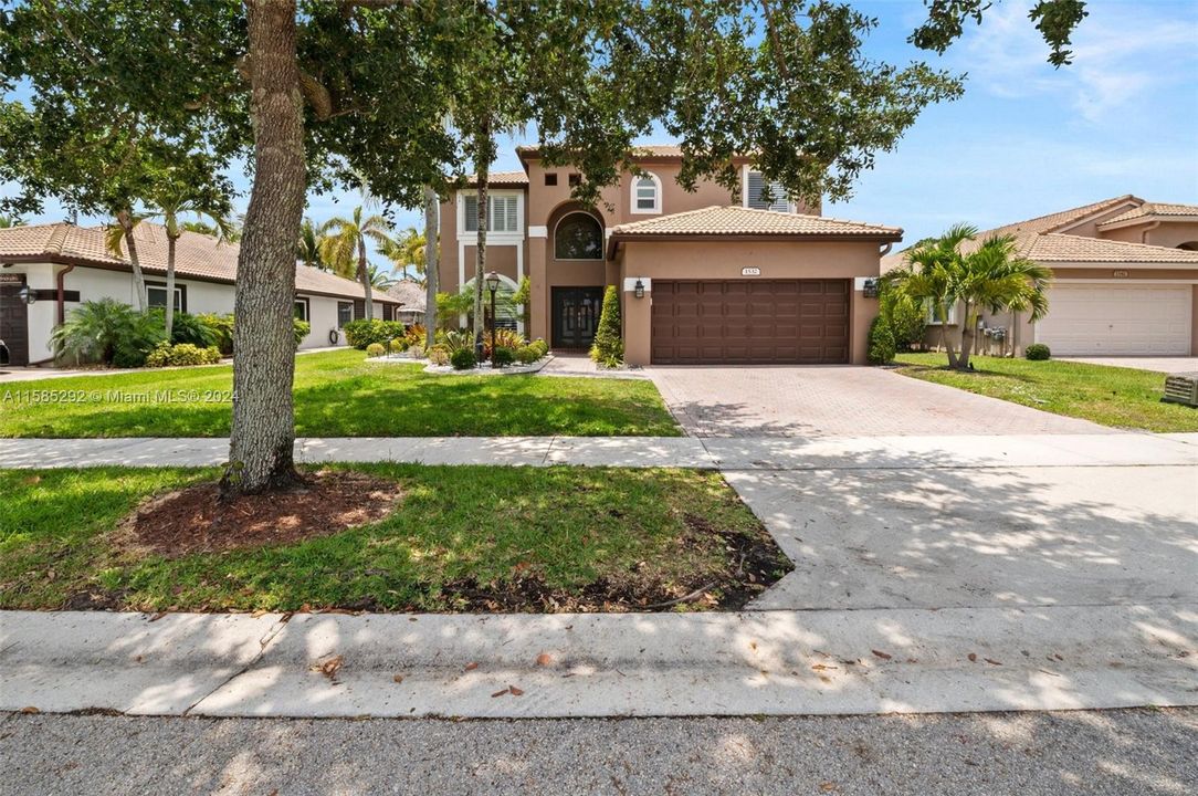 Active With Contract: $799,000 (4 beds, 2 baths, 2578 Square Feet)