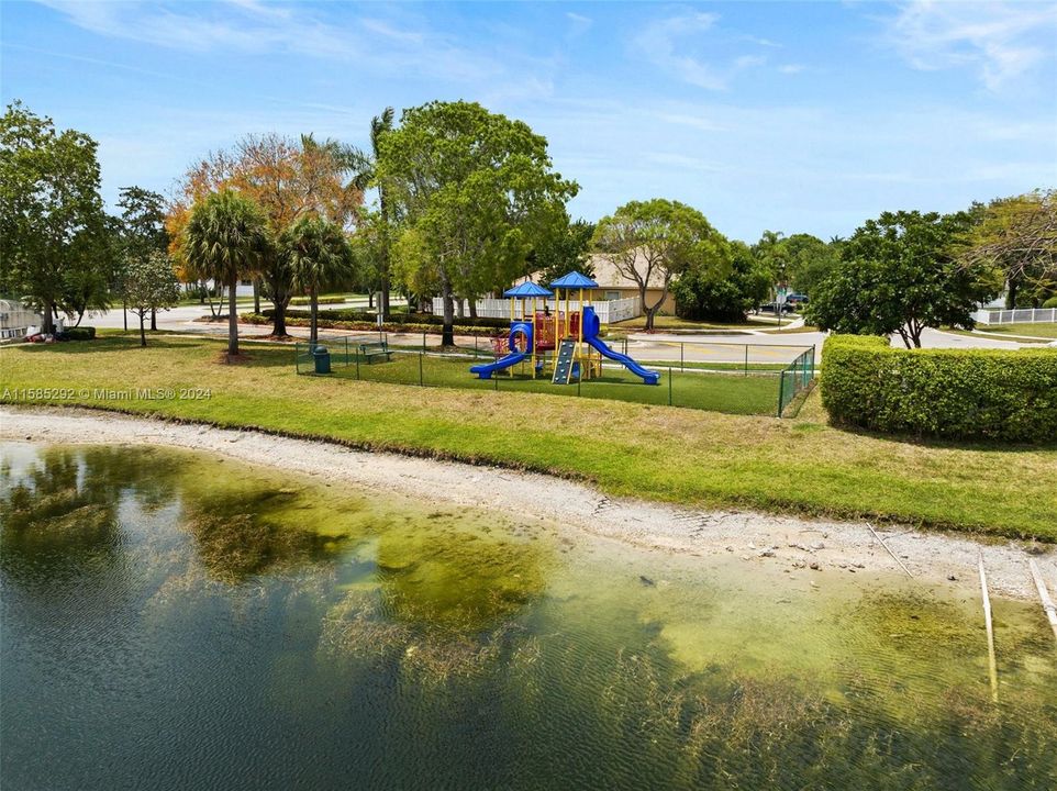 Active With Contract: $799,000 (4 beds, 2 baths, 2578 Square Feet)