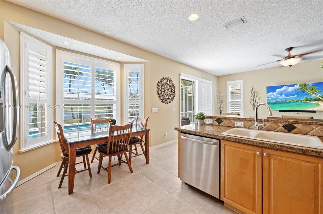 Active With Contract: $799,000 (4 beds, 2 baths, 2578 Square Feet)