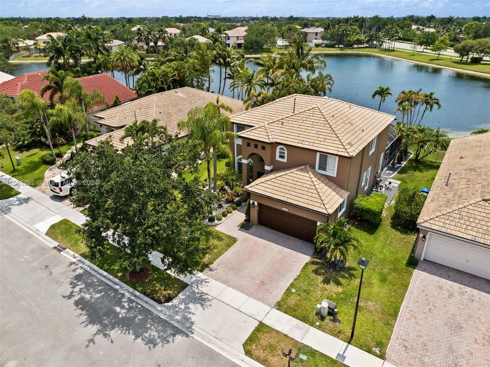 Active With Contract: $799,000 (4 beds, 2 baths, 2578 Square Feet)