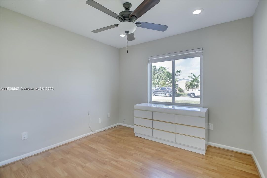 Active With Contract: $3,500 (3 beds, 2 baths, 1364 Square Feet)