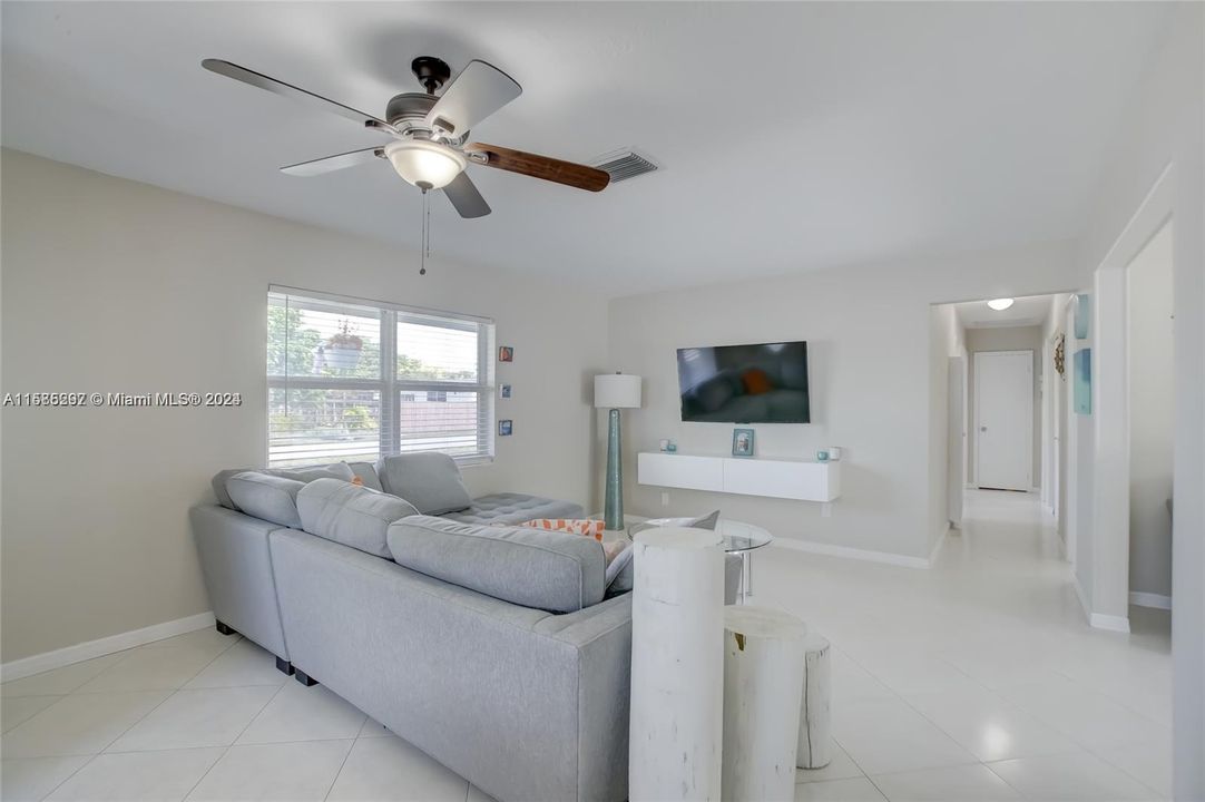 Active With Contract: $3,500 (3 beds, 2 baths, 1364 Square Feet)