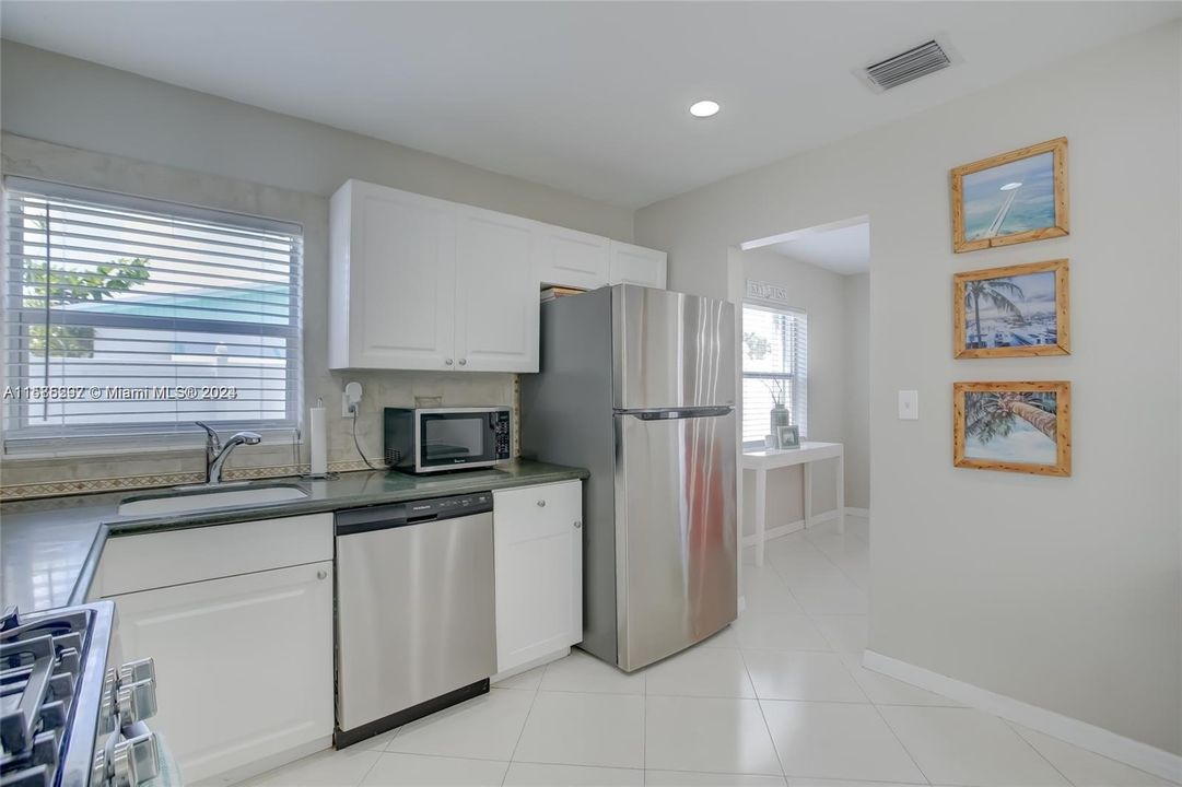 Active With Contract: $3,500 (3 beds, 2 baths, 1364 Square Feet)