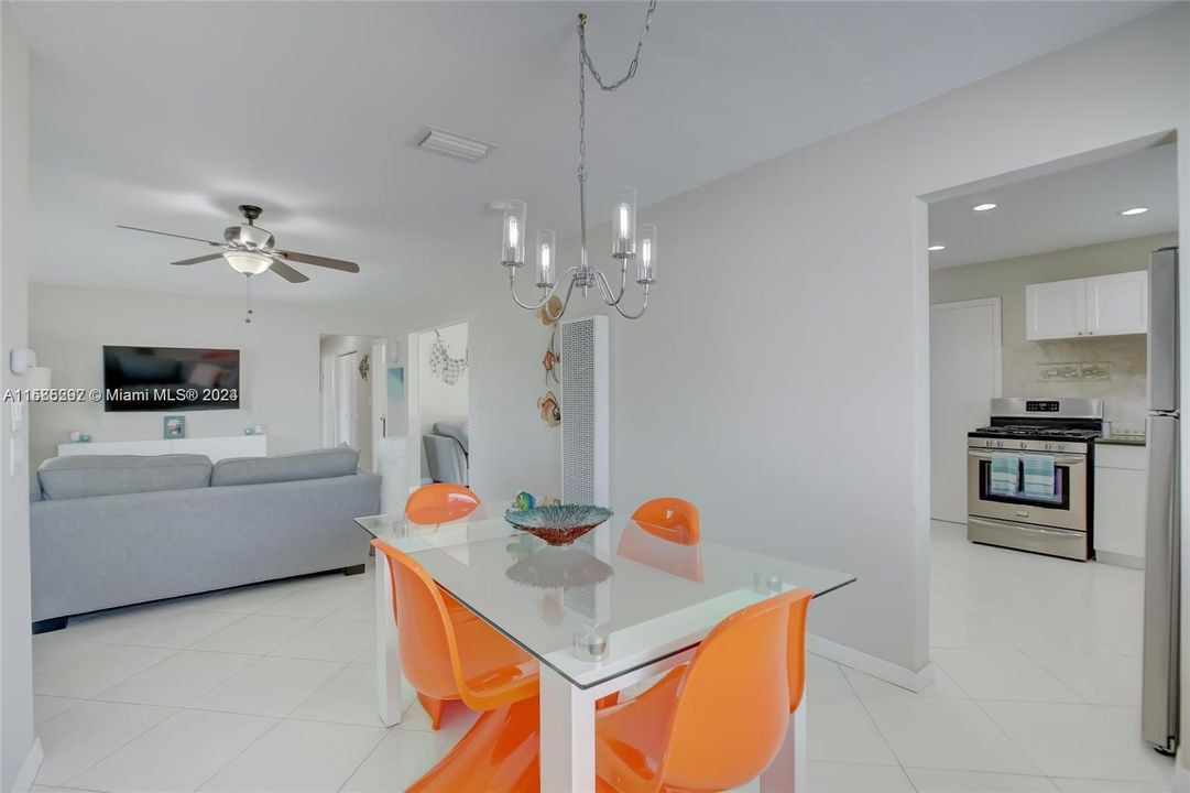 Active With Contract: $3,500 (3 beds, 2 baths, 1364 Square Feet)