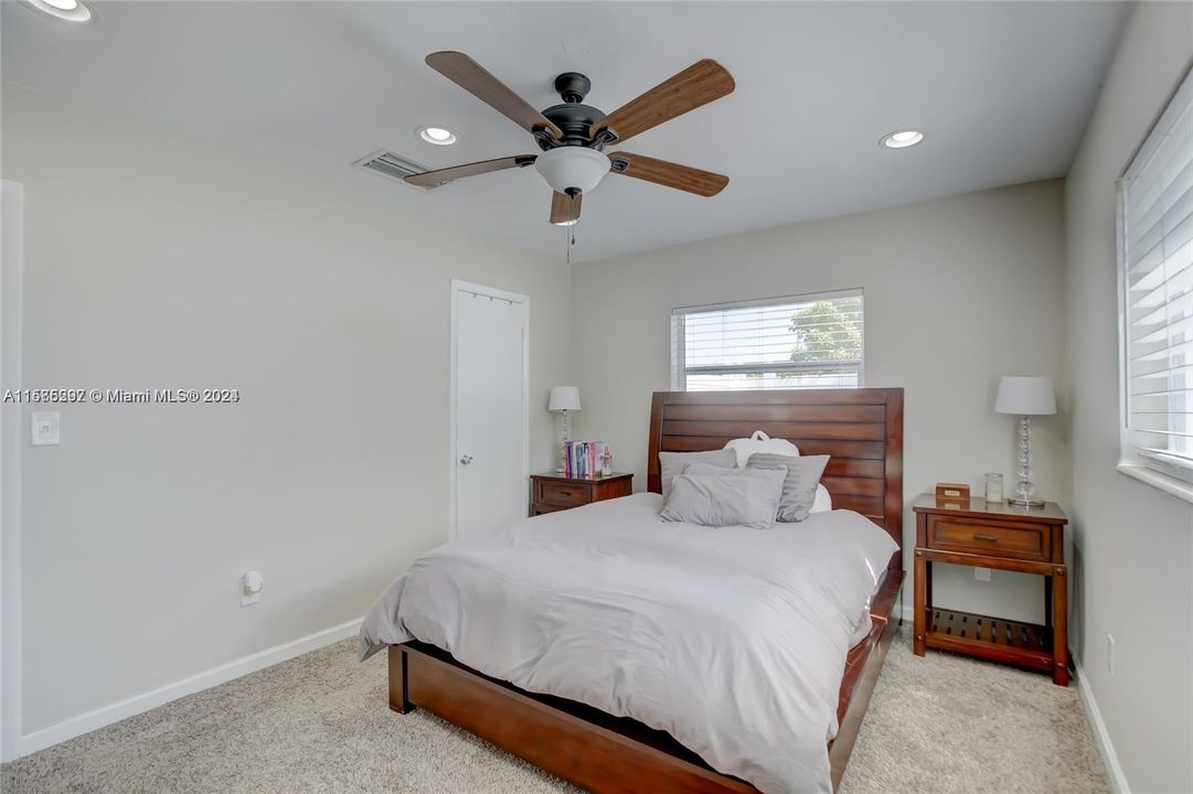 Active With Contract: $3,500 (3 beds, 2 baths, 1364 Square Feet)